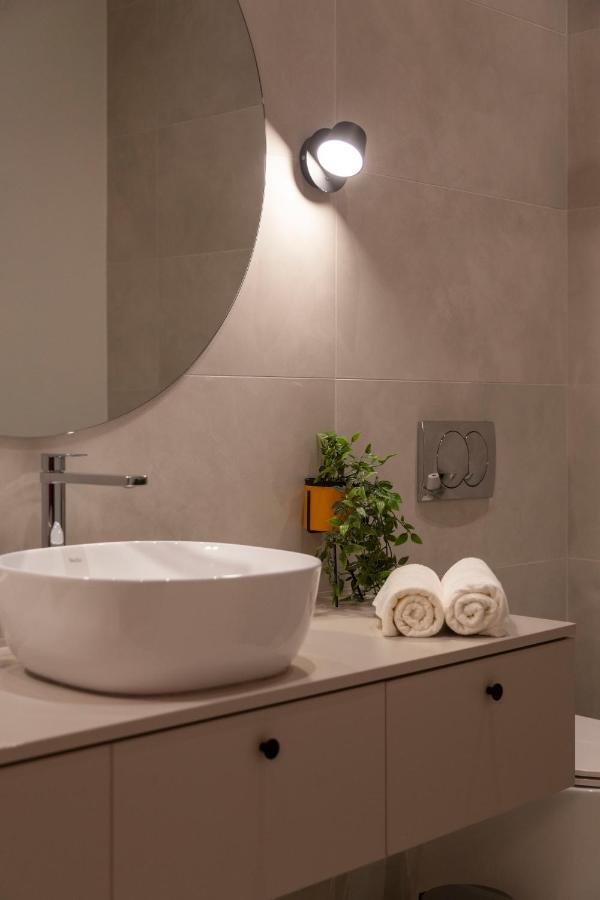 Luxurious Minimalist Residence With Sauna By Prestige Homes Budapest Bagian luar foto