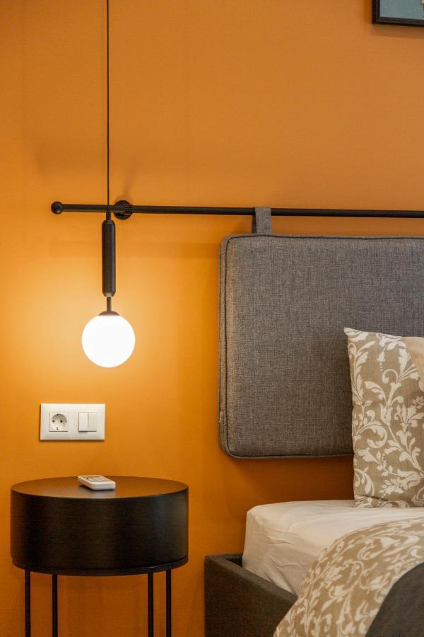 Luxurious Minimalist Residence With Sauna By Prestige Homes Budapest Bagian luar foto